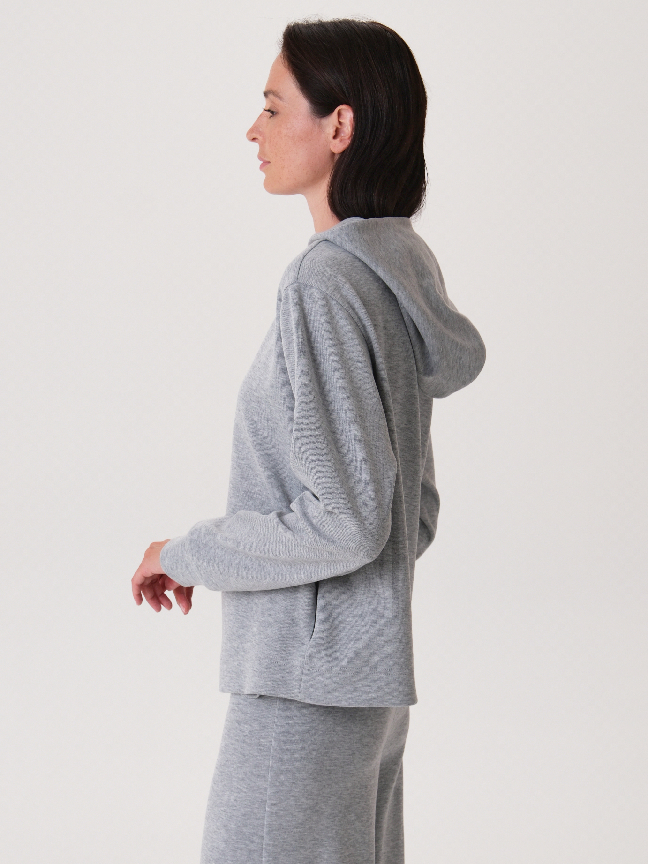 54.853.6223.308.1 Худи