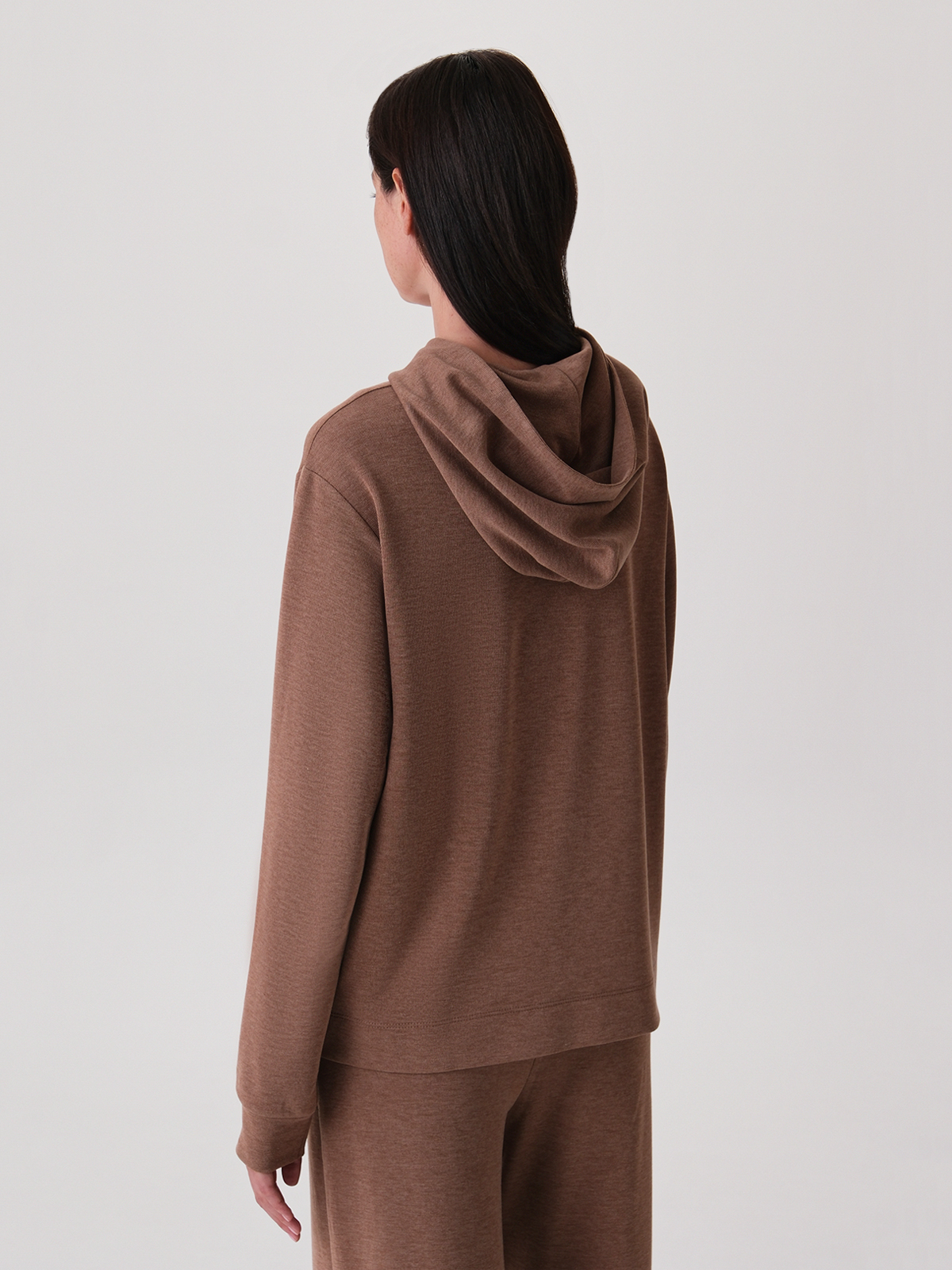 54.853.6223.374.1 Худи