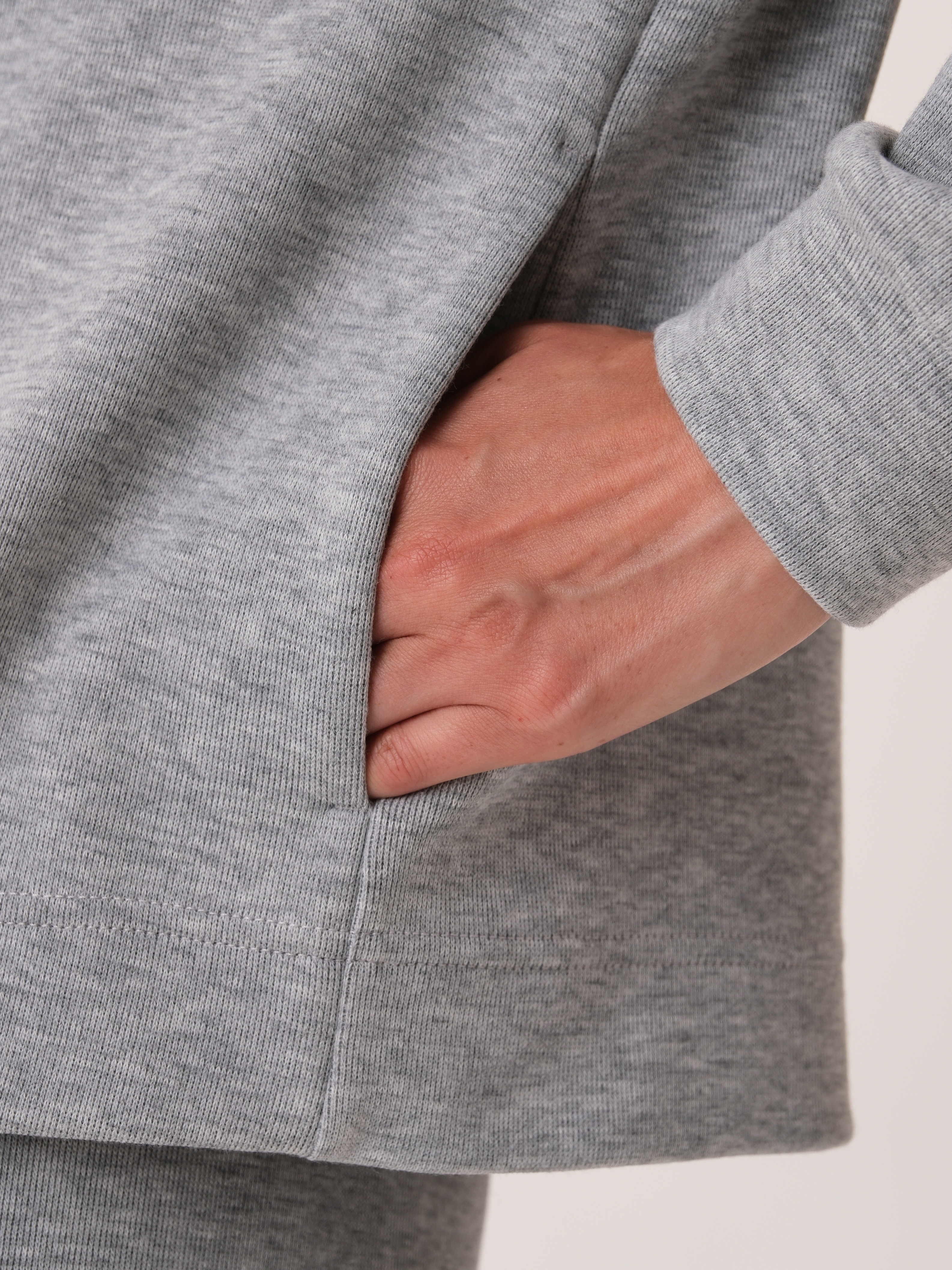 54.853.6223.308.1 Худи