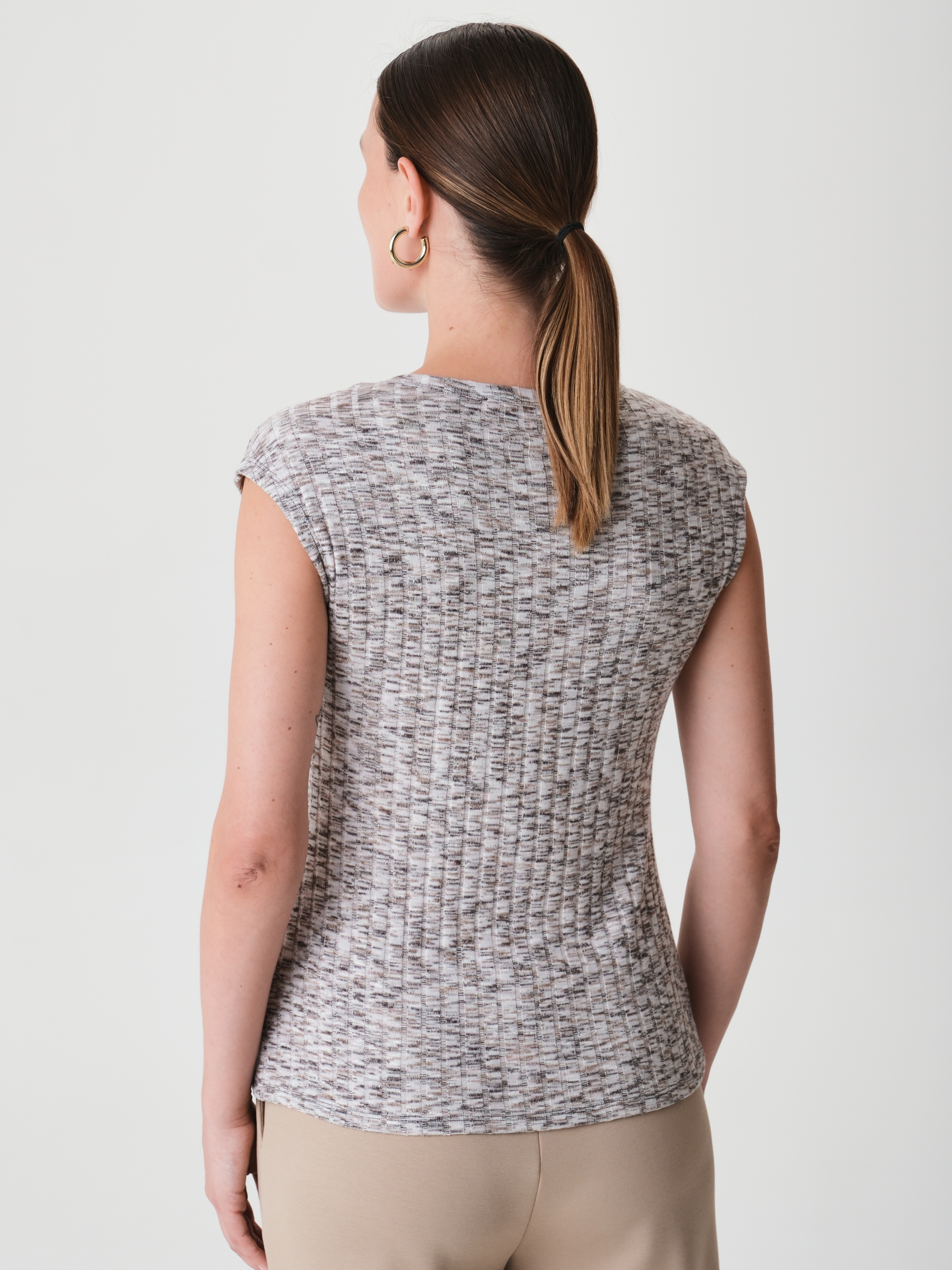 78.991.6221.308.1 Топ- майка