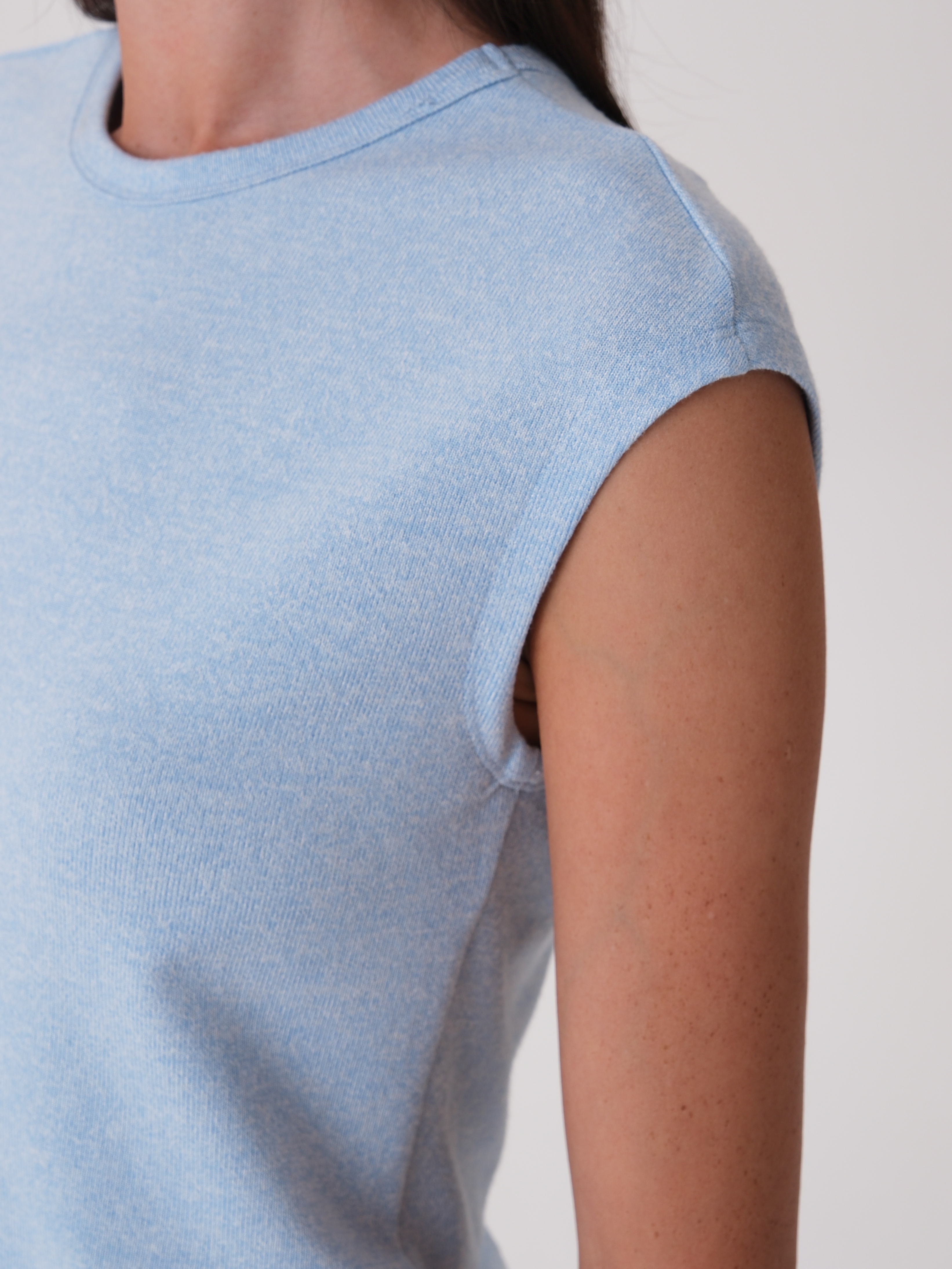 78.991.6226.336.1 Топ- майка