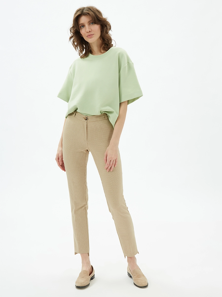 Брюки с асимметричным низом Брюки с асимметричным низом