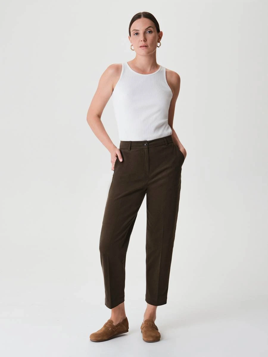 Укороченные брюки со стрелками Укороченные брюки со стрелками