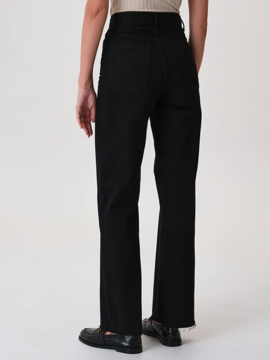 Джинсы с высокой посадкой Джинсы с высокой посадкой