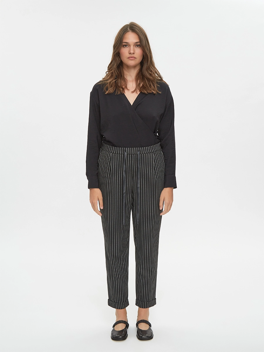 Укороченные брюки на резинке