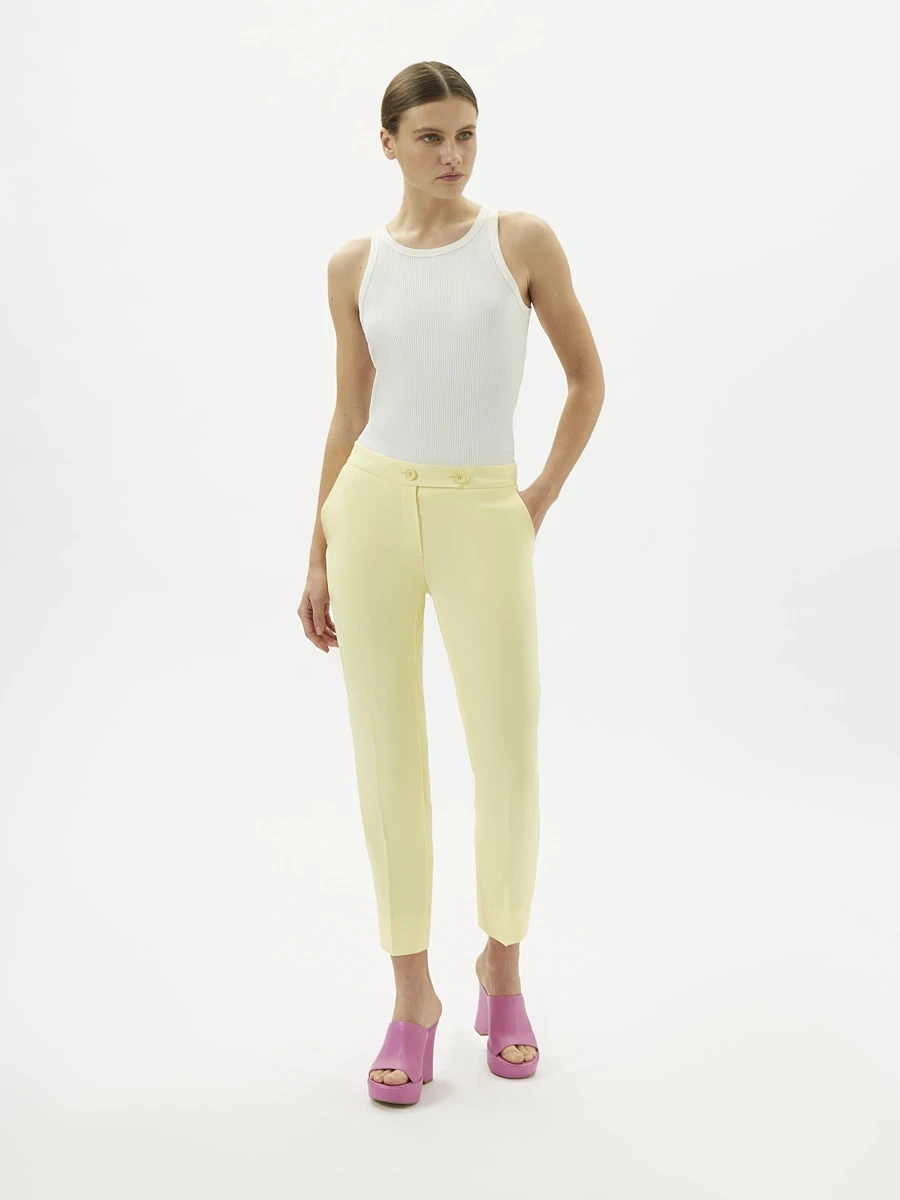 Укороченные брюки со средней посадкой