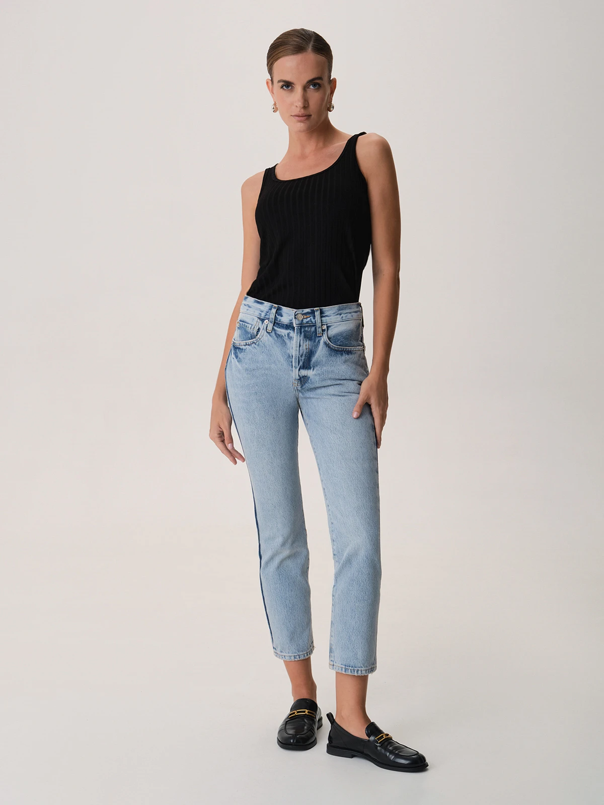 Прямые укороченные джинсы