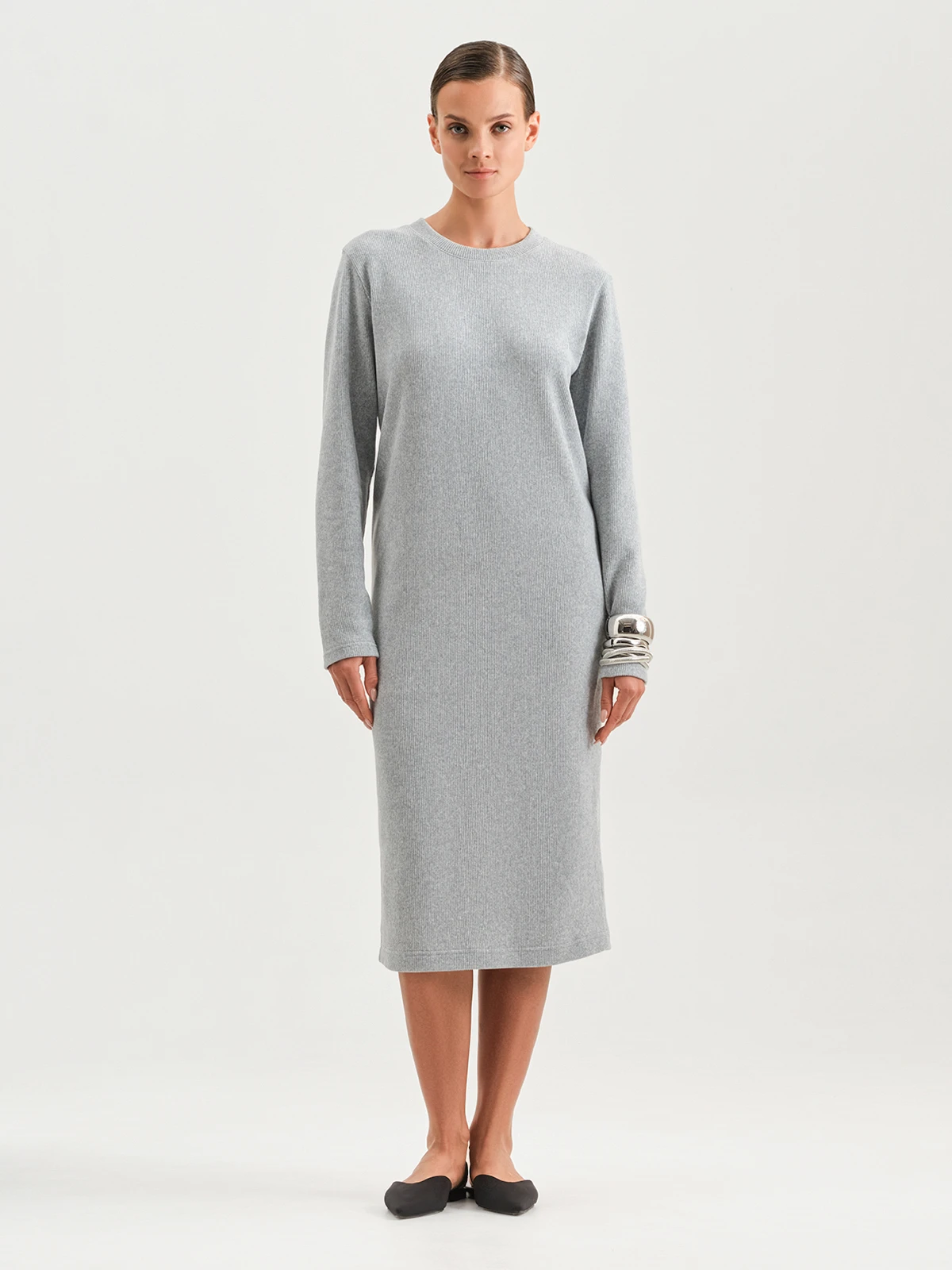 Трикотажное платье длины миди