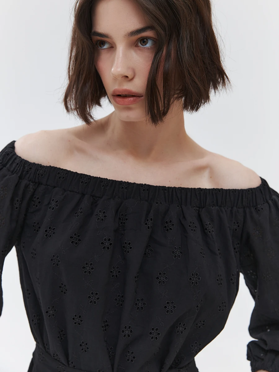 Платье с вышивкой "ришелье"