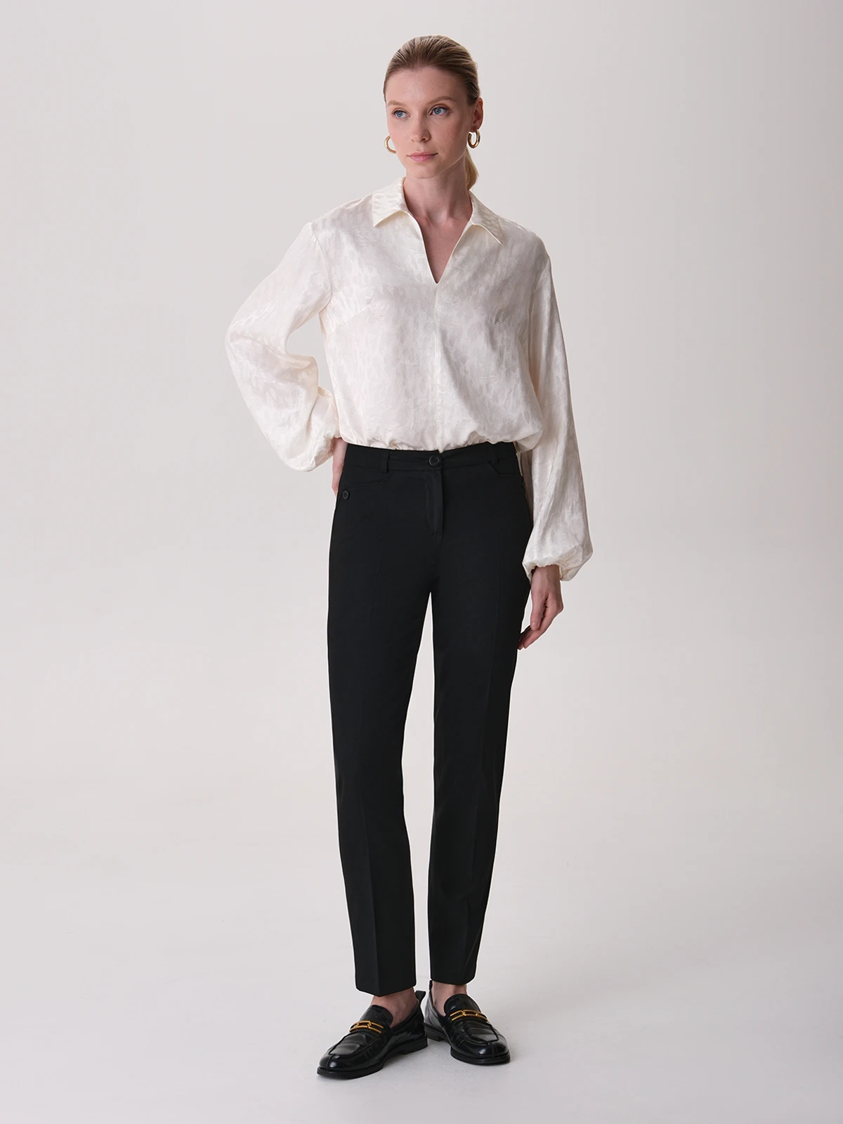 Прямые черные брюки с высокой посадкой