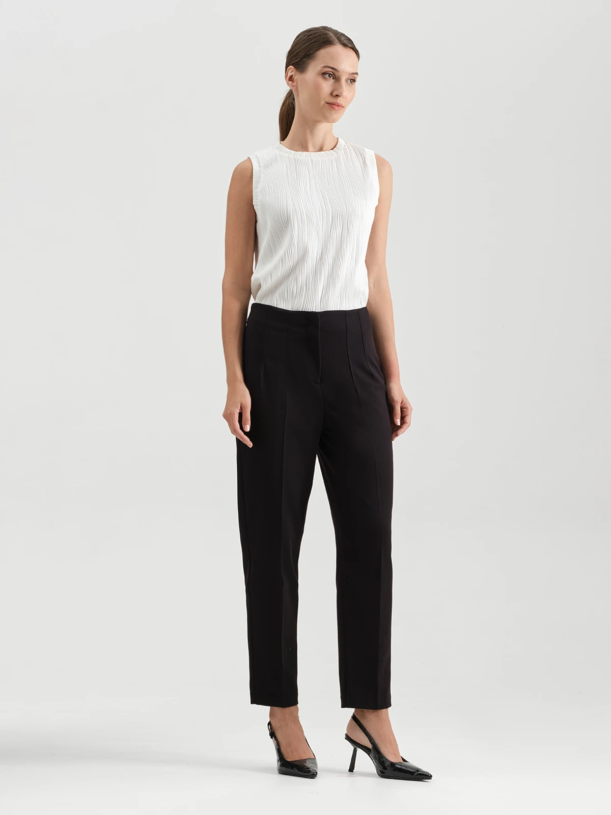 Укороченные брюки со стрелками