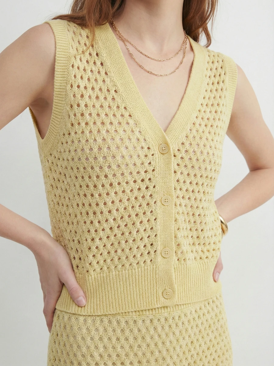 Жилет вязаный