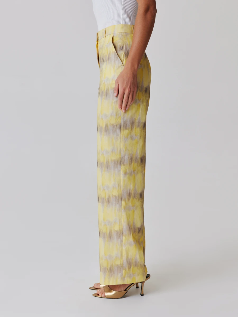 Прямые брюки со стрелками