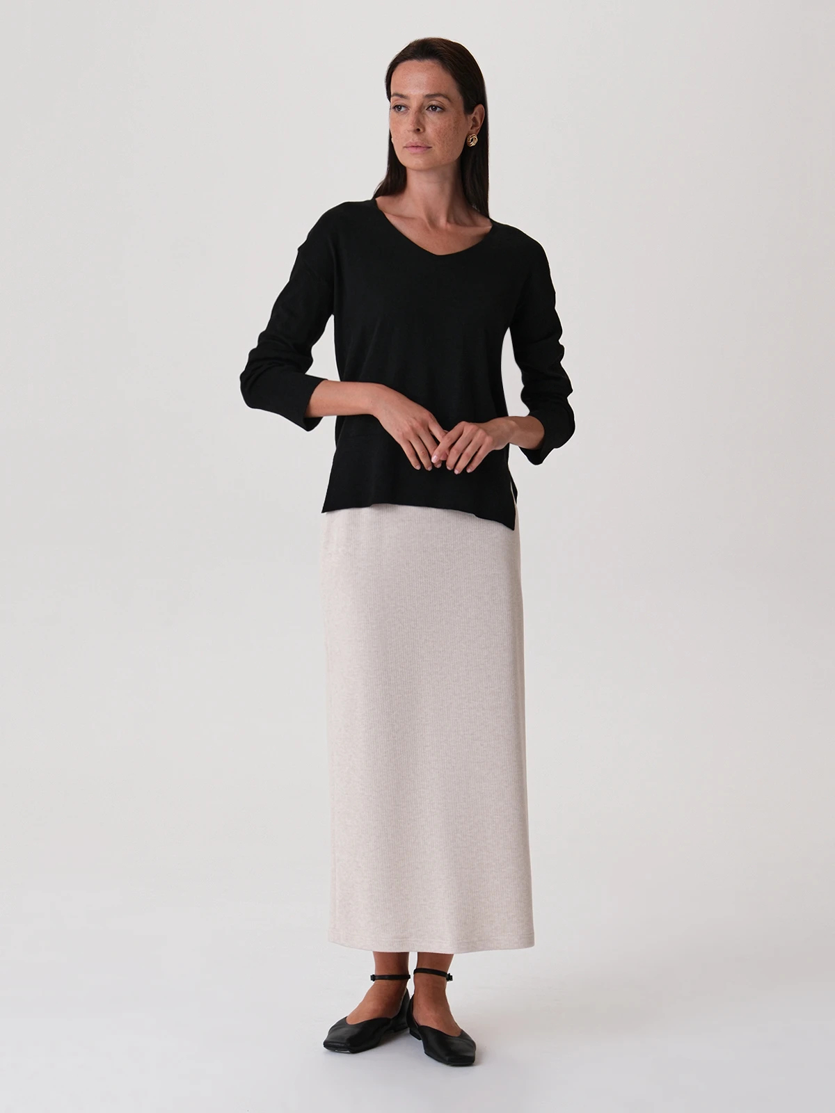 Тонкий пуловер с v-образным вырезом