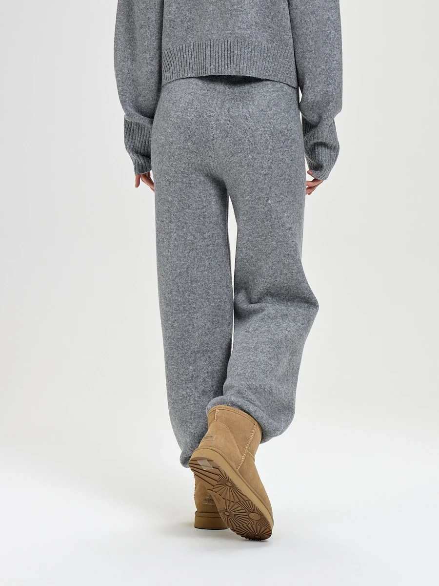 04.008.6793.305.7 Трикотажные брюки