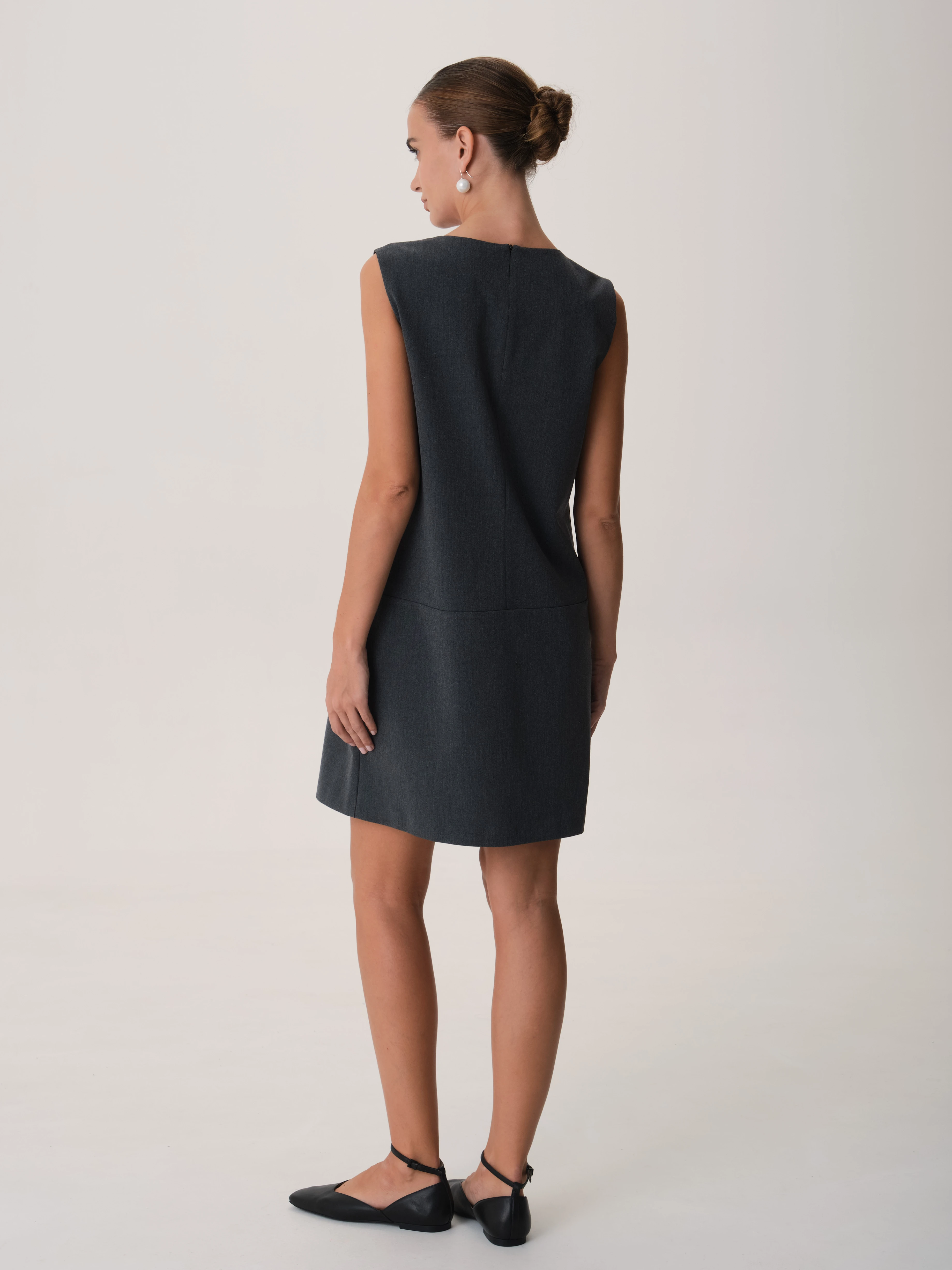 Однотонный сарафан в длине мини