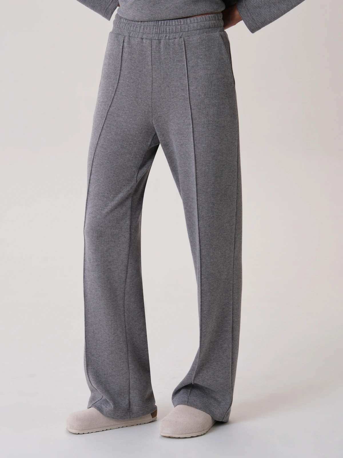 Трикотажные брюки со стрелками