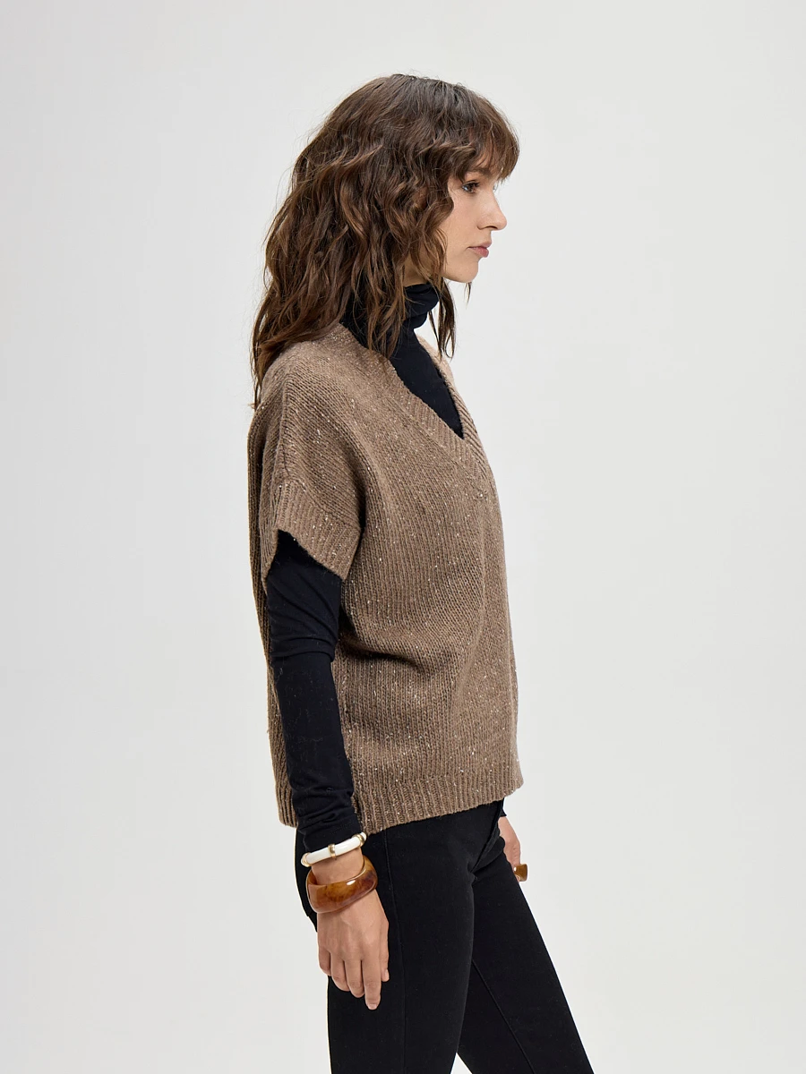 43.026.6786.377.7 Жилет трикотажный