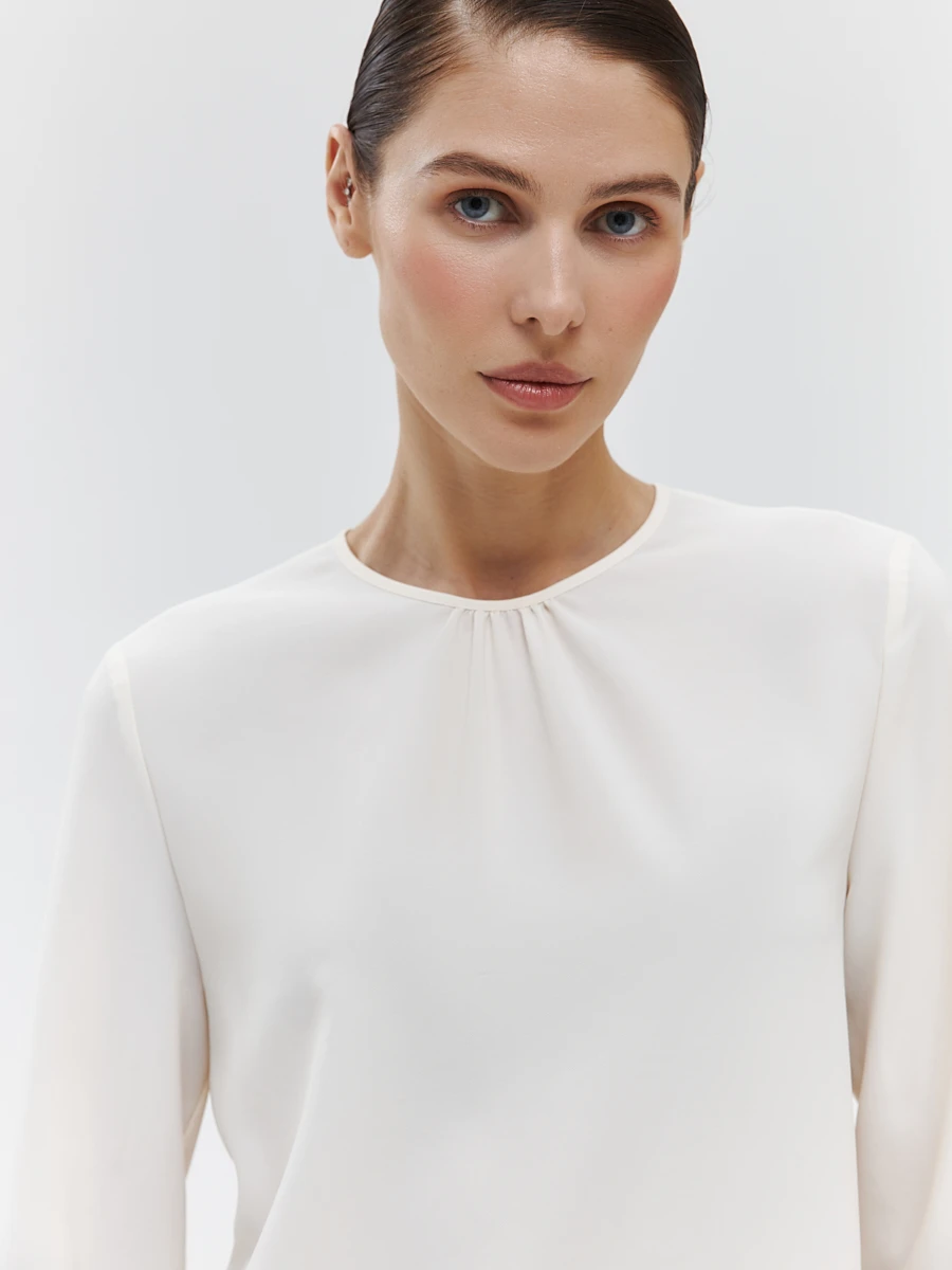 Тонкая блуза прямого кроя