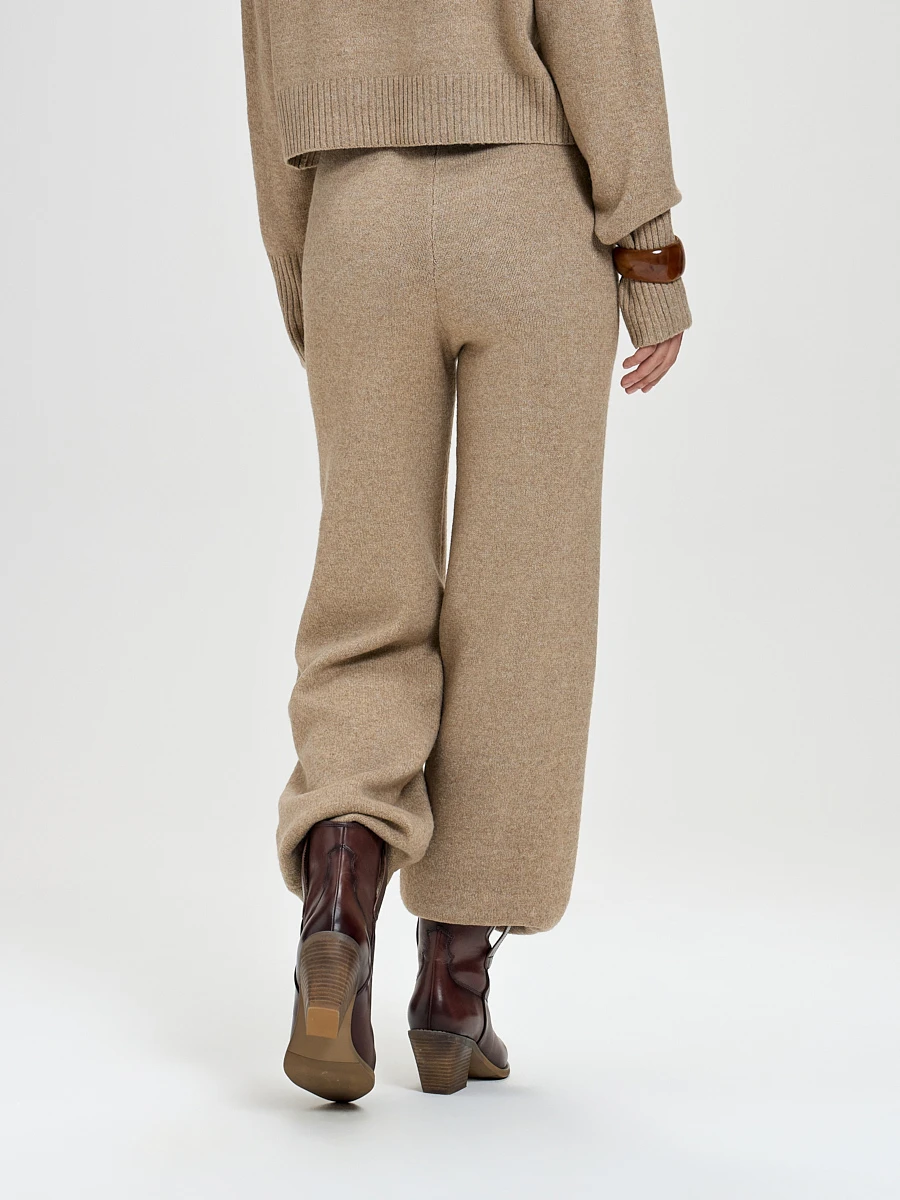 04.008.6793.377.7 Трикотажные брюки