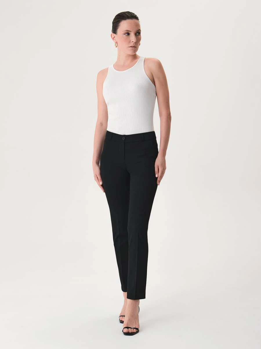 Приталенные укороченые брюки