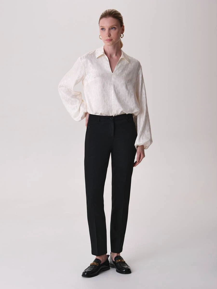 Прямые черные брюки с высокой посадкой