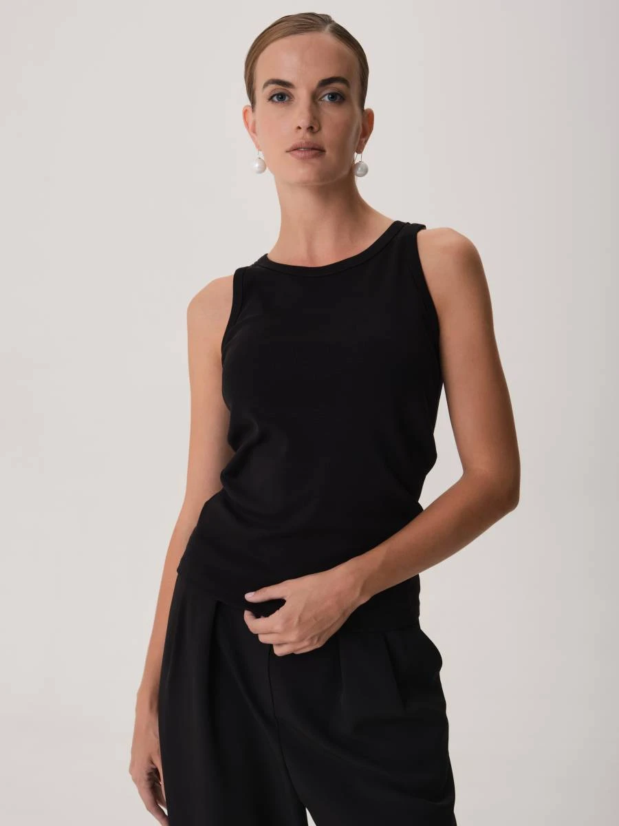 Топ-майка на широких лямках